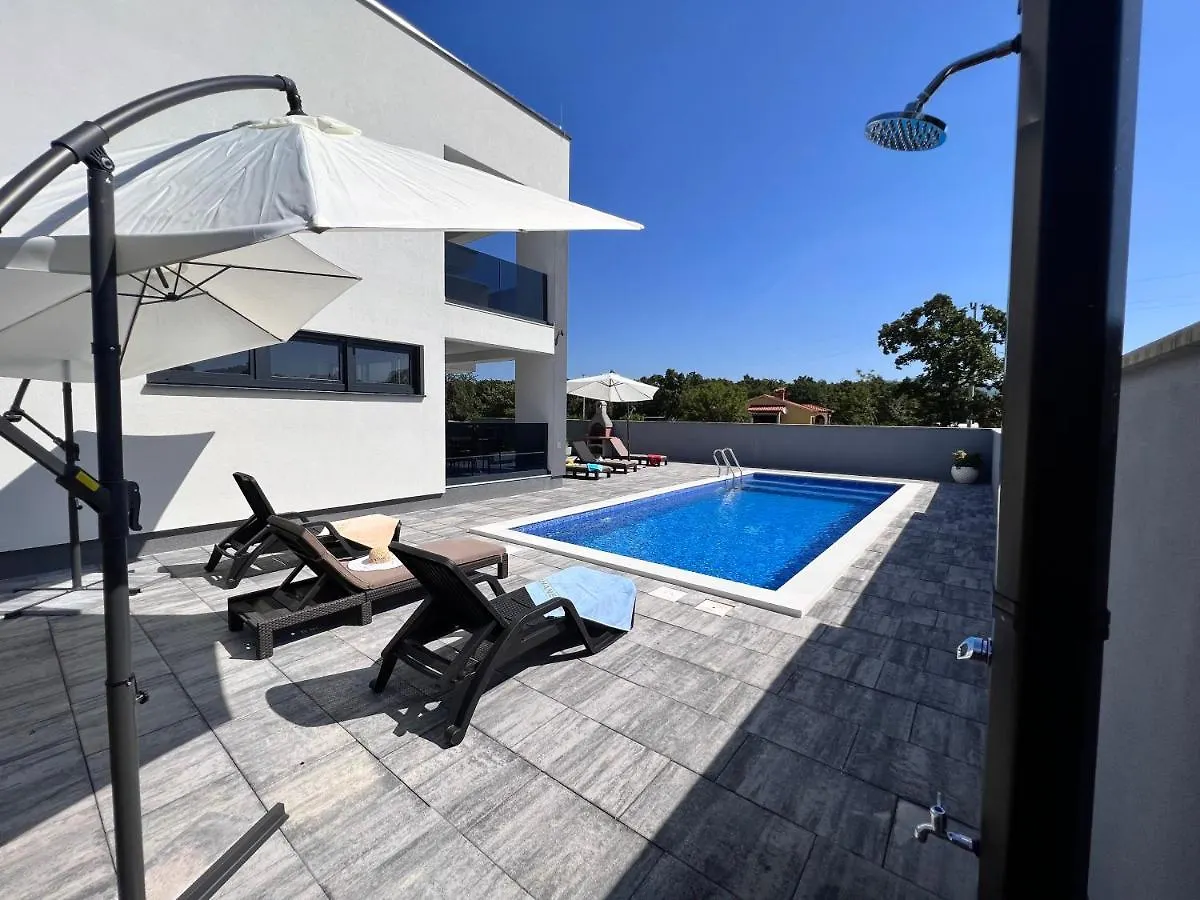 Villa H Labin