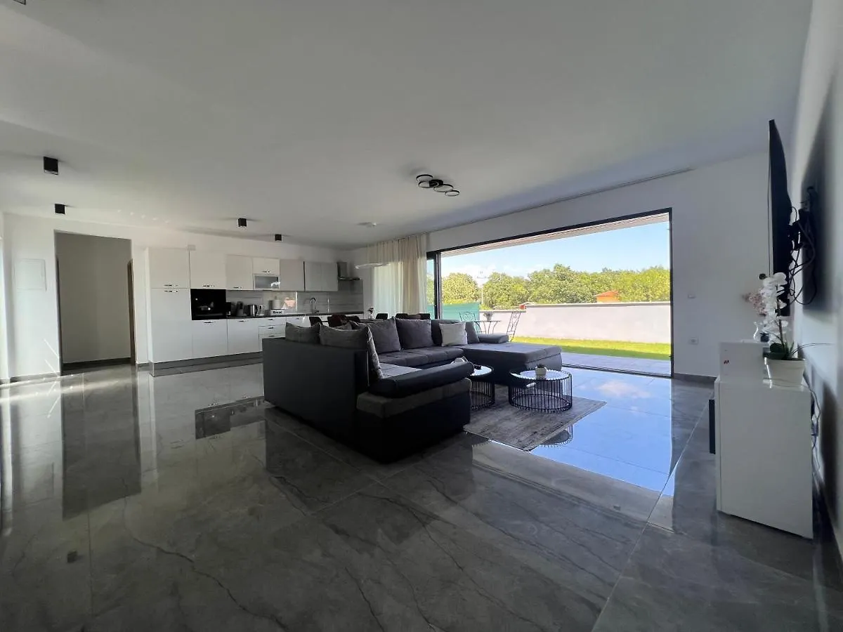Villa H Labin