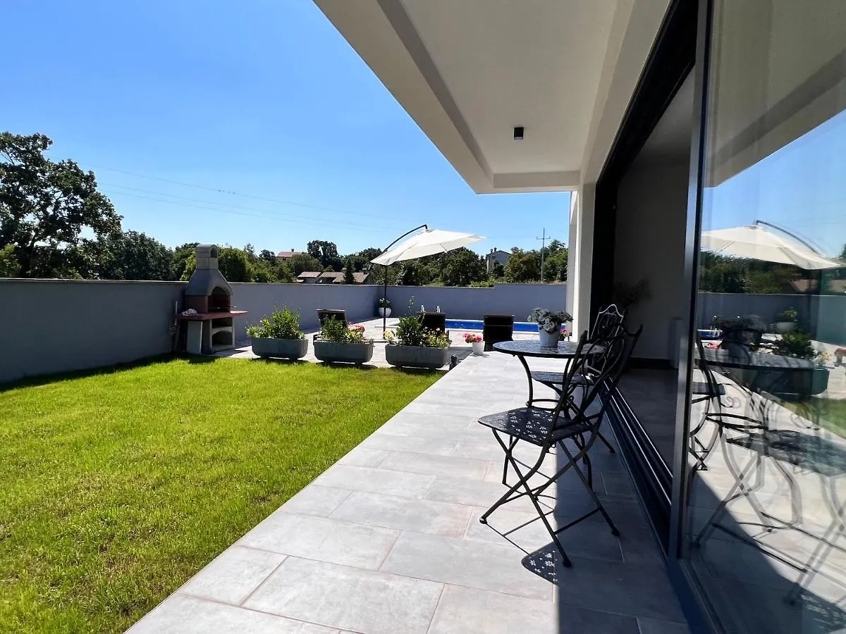 Villa H Labin