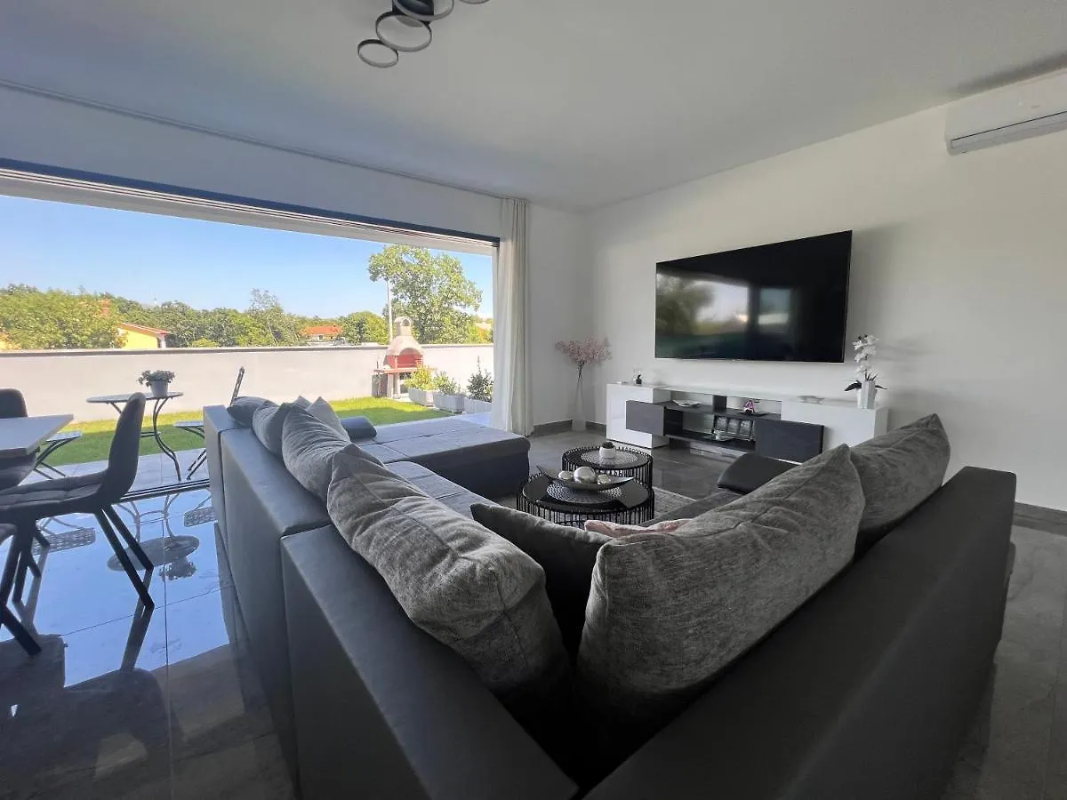 Villa H Labin